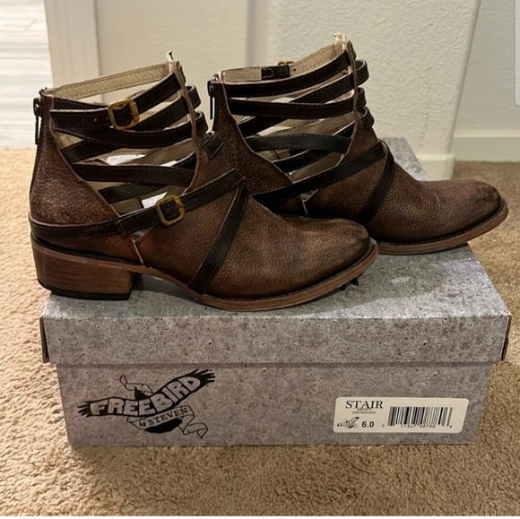 Freebird Women's Brown Ankle Boots - Picture 1 of 10